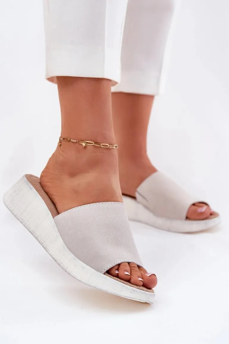 Zamszowe Klapki Damskie Na Koturnie Panto Fino RR267044 Szare