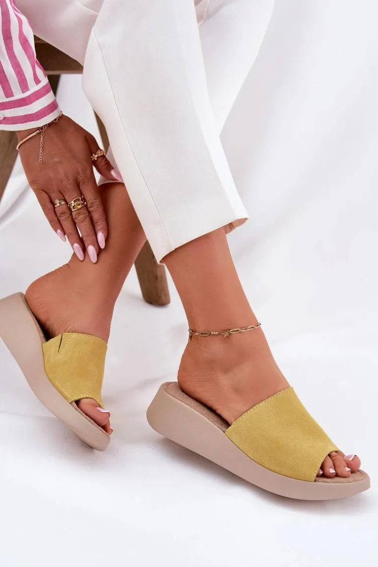 Zamszowe Klapki Damskie Na Koturnie Panto Fino RR267038 Żółte