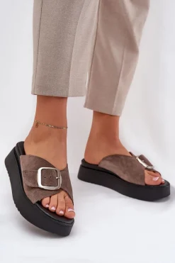 Zamszowe Klapki Damskie Z Klamrą Na Platformie Zazoo 3019 Brązowe