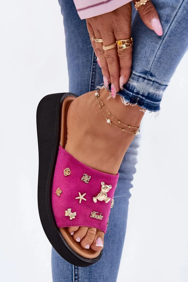 Zamszowe Klapki Damskie Z Przypinkami Vinceza 66741 Fuksja