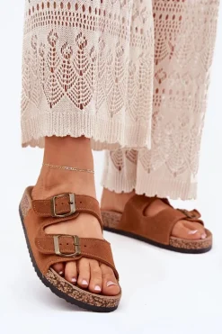 Zamszowe Klapki Na Korkowej Podeszwie Z Klamrami Camel Tavira