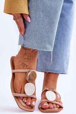 Zamszowe Klapki Z Ozdobami Nude Victoria