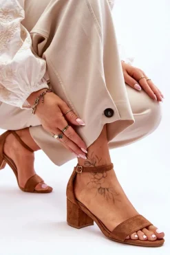 Zamszowe Klasyczne Sandały Na Niskim Obcasie Camel Honeymoon