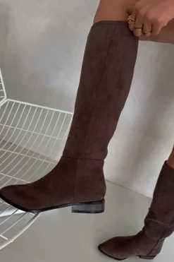 Zamszowe Kozaki Na Płaskim Obcasie Brązowe Eelin