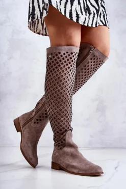 Zamszowe Kozaki Z Ażurowym Wzorem Ciemnobeżowe Arinna