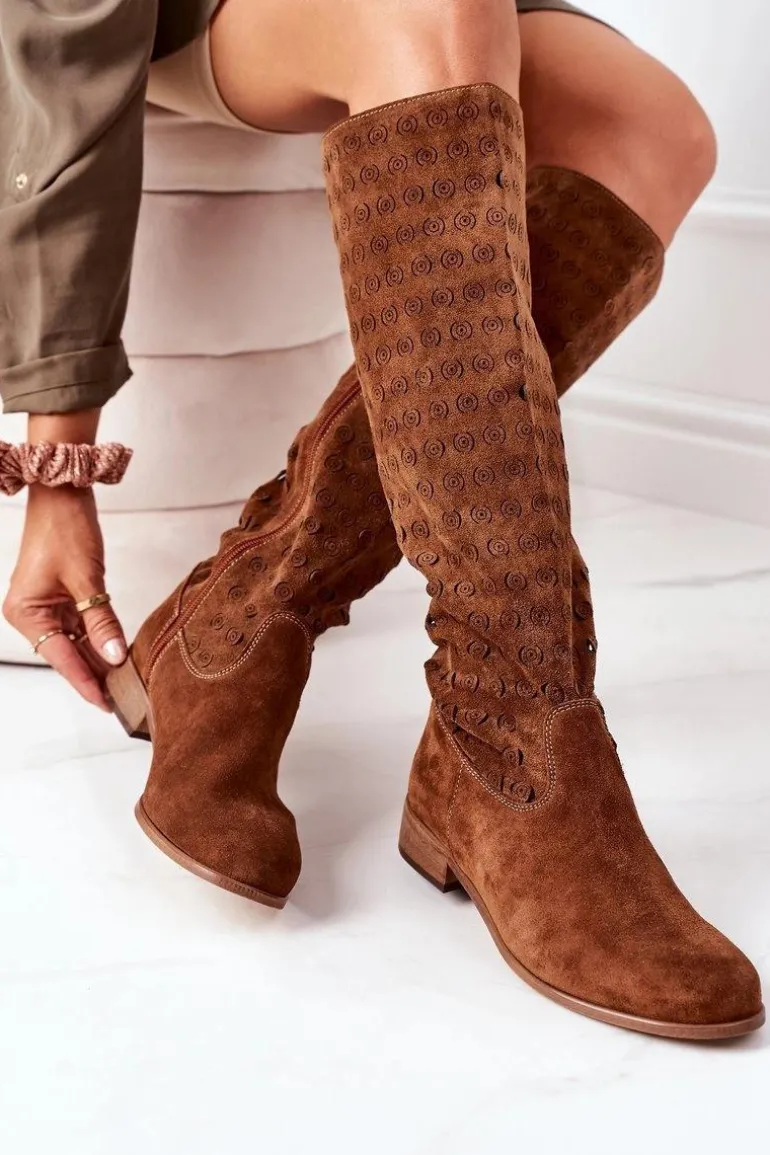 Zamszowe Kozaki Z Ażurowym Wzorem Brązowe Montana