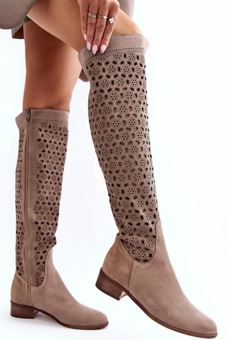 Zamszowe Kozaki Z Ażurowym Wzorem Beżowe Pointe
