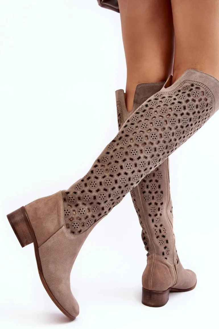 Zamszowe Kozaki Z Ażurowym Wzorem Beżowe Pointe