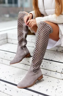 Zamszowe Kozaki Z Ażurowym Wzorem Jasnobrązowe Arinna
