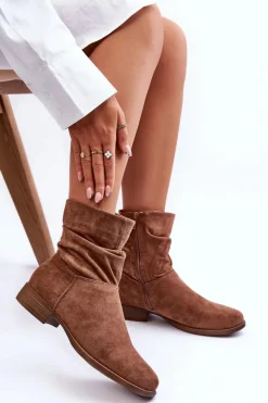 Zamszowe Marszczone Botki Na Płaskim Obcasie Brązowe Manuvia