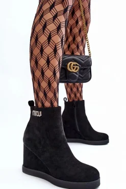 Zamszowe Ocieplane Botki Na Koturnie Z Ozdobą Czarne Vere