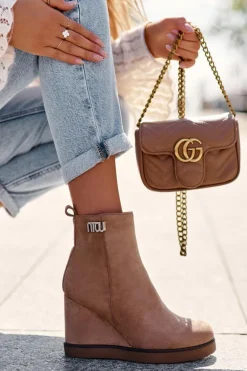 Zamszowe Ocieplane Botki Na Koturnie Z Ozdobą Beżowe Vere