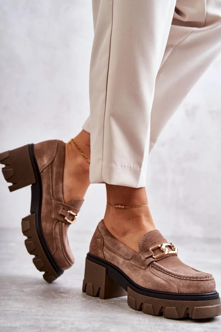 Zamszowe Półbuty Na Obcasie Ze Złotą Ozdobą Brązowe Lemar Lurdes