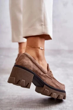 Zamszowe Półbuty Na Obcasie Ze Złotą Ozdobą Brązowe Lemar Lurdes