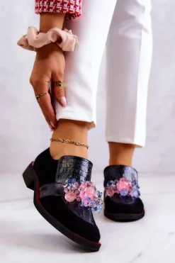 Zamszowe Półbuty Z Ozdobą Czarno-Czerwone Davine