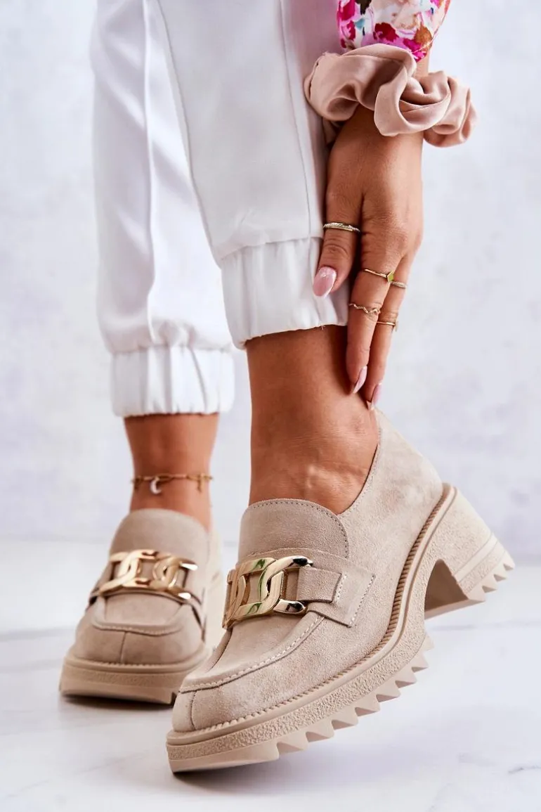 Zamszowe Półbuty Ze Złotą Ozdobą Jasnobeżowe Idealize
