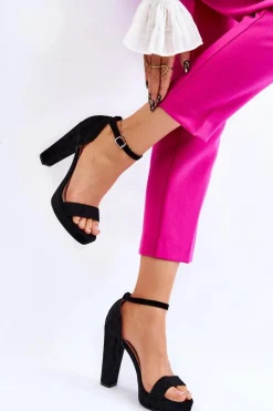 Zamszowe Sandałki Na Słupku Czarne Spectacular