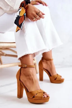 Zamszowe Sandałki Na Słupku Camel Lanelle