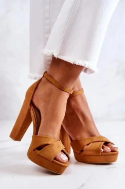 Zamszowe Sandałki Na Słupku Camel Lanelle