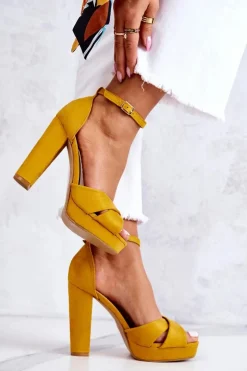 Zamszowe Sandałki Na Słupku Żółte Lanelle