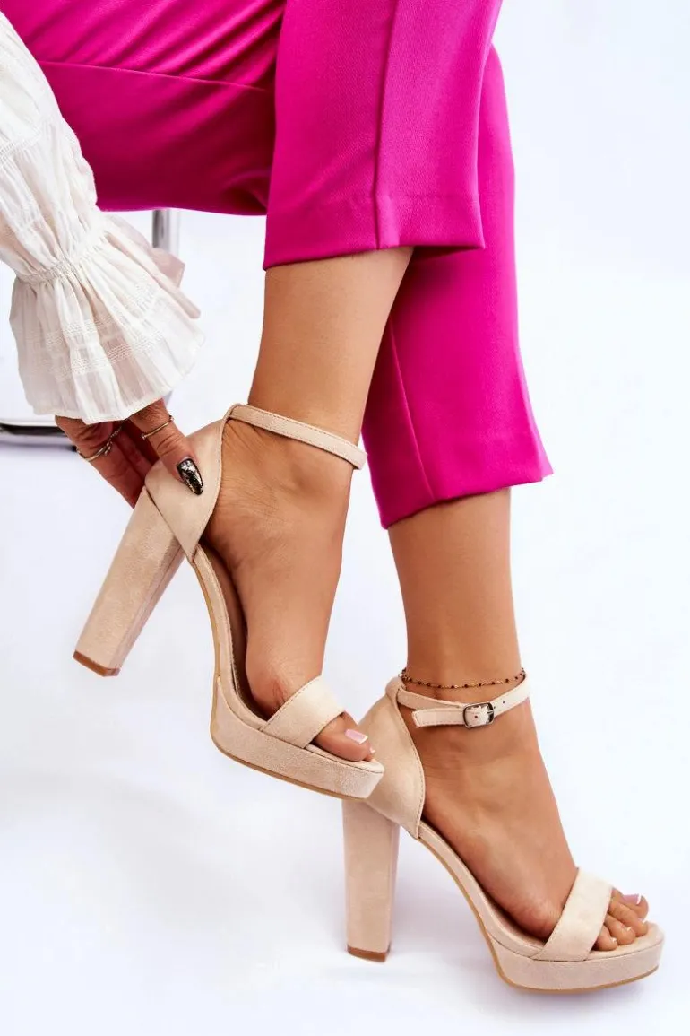 Zamszowe Sandałki Na Słupku Beżowe Spectacular