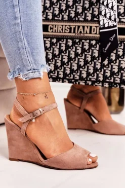 Zamszowe Sandały Na Koturnie Laura Messi 2253 Pudrowy Róż