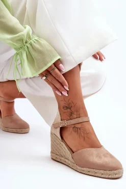 Zamszowe Sandały Na Koturnie Beżowe Selfoss