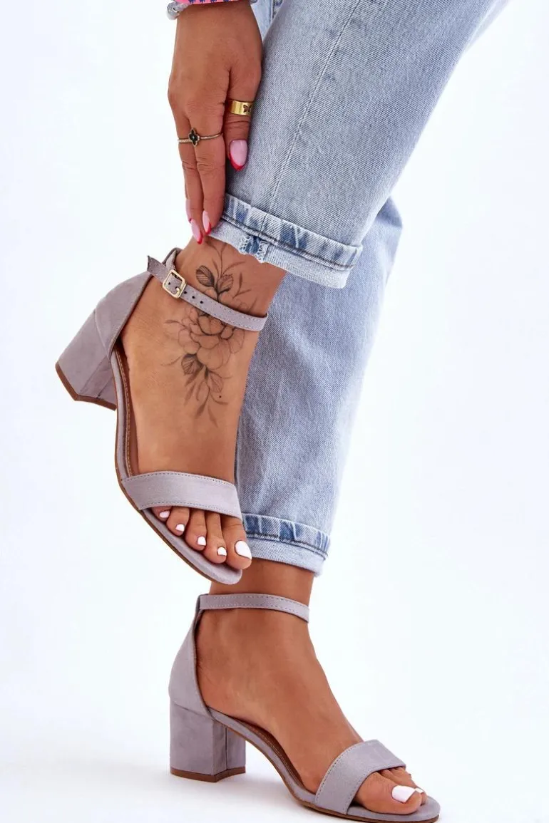 Zamszowe Sandały Na Niskim Obcasie Szare Quincy