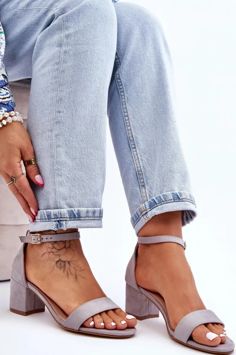 Zamszowe Sandały Na Niskim Obcasie Szare Quincy