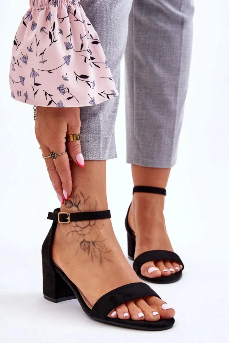 Zamszowe Sandały Na Niskim Obcasie Czarne Quincy