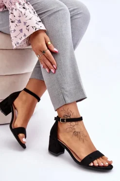 Zamszowe Sandały Na Niskim Obcasie Czarne Quincy