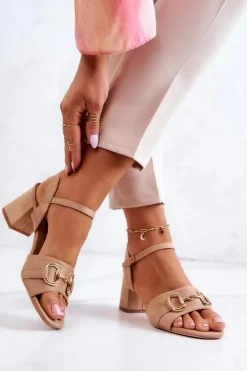 Zamszowe Sandały Na Obcasie Z Ozdobą Beżowe Darlen