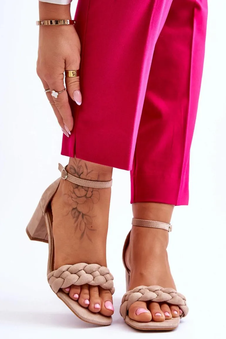 Zamszowe Sandały Na Obcasie Z Ozdobnym Warkocze Beżowe Azela