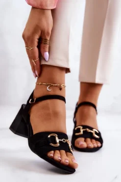 Zamszowe Sandały Na Obcasie Z Ozdobą Czarne Darlen