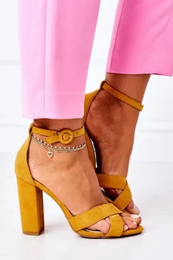 Zamszowe Sandały Na Słupku Żółte Destino