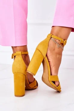 Zamszowe Sandały Na Słupku Żółte Destino