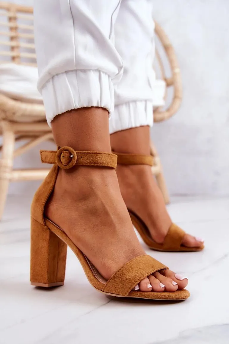 Zamszowe Sandały Na Słupku Camel Hattie