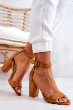 Zamszowe Sandały Na Słupku Camel Hattie