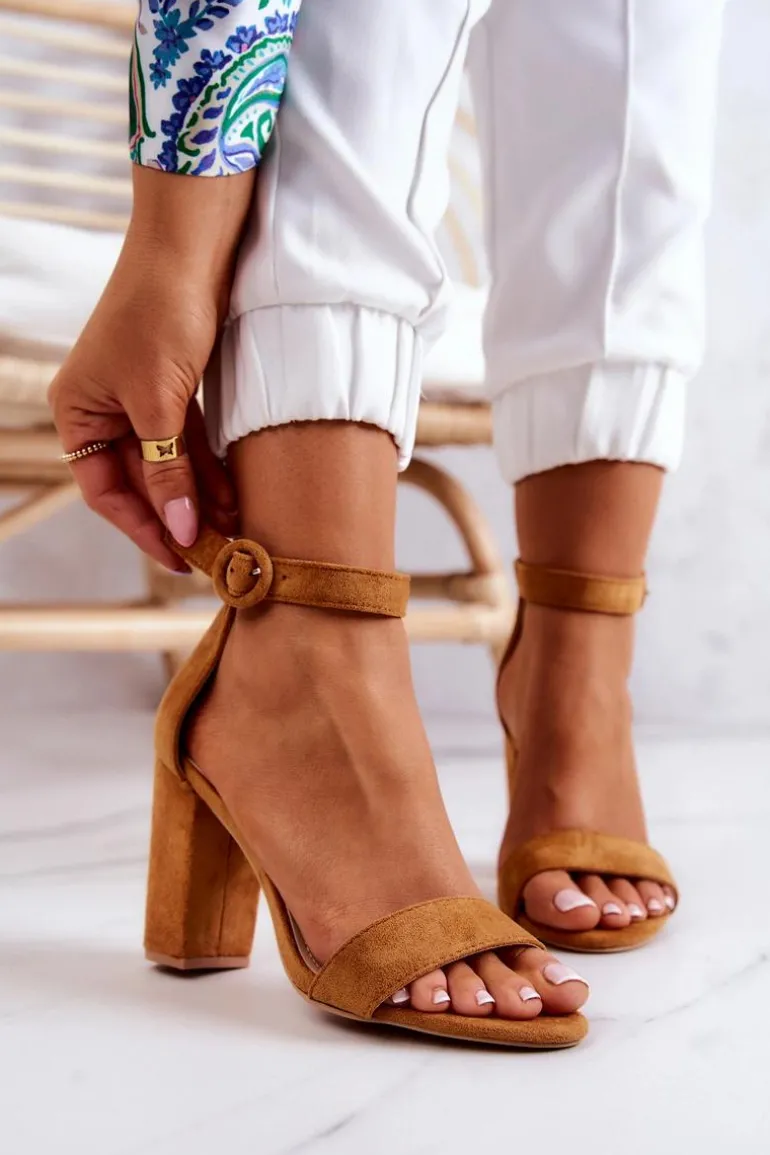 Zamszowe Sandały Na Słupku Camel Hattie