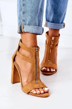 Zamszowe Sandały Na Słupku Camel Folly