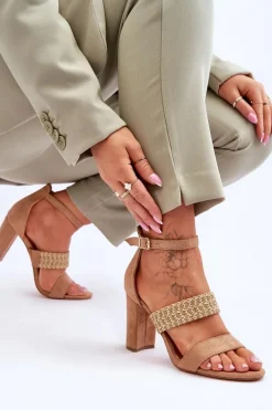 Zamszowe Sandały Z Plecionym Paskiem Na Obcasie Camel Roselia