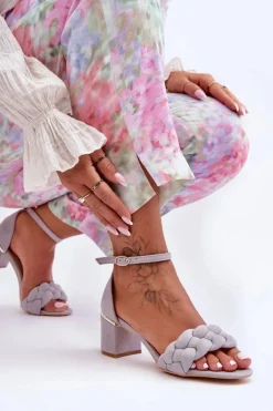 Zamszowe Sandały Z Warkoczem Szare Essenza