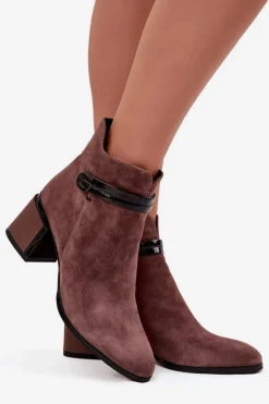 Zamszowe Skórzane Botki Damskie Na Słupku Z Ozdobnym Paskiem Ocieplane D&A CR52-650 Brązowe