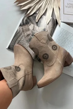 Zamszowe Skórzane Botki Damskie Ażurowe Na Obcasie Zazoo 3844 Beżowe