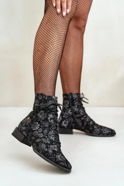 Zamszowe Wzorzyste Botki Na Płaskim Obcasie Maciejka 06391-01 Czarne