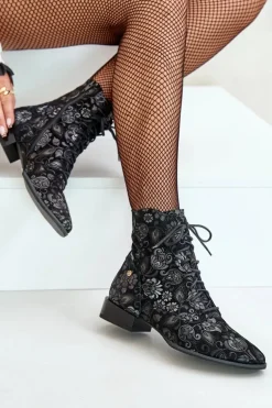 Zamszowe Wzorzyste Botki Na Płaskim Obcasie Maciejka 06391-01 Czarne