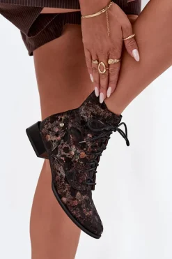 Zamszowe Wzorzyste Botki Na Płaskim Obcasie Maciejka 06391-02 Czarno-Złote