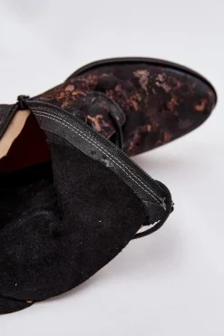 Zamszowe Wzorzyste Botki Na Płaskim Obcasie Maciejka 06391-02 Czarno-Złote