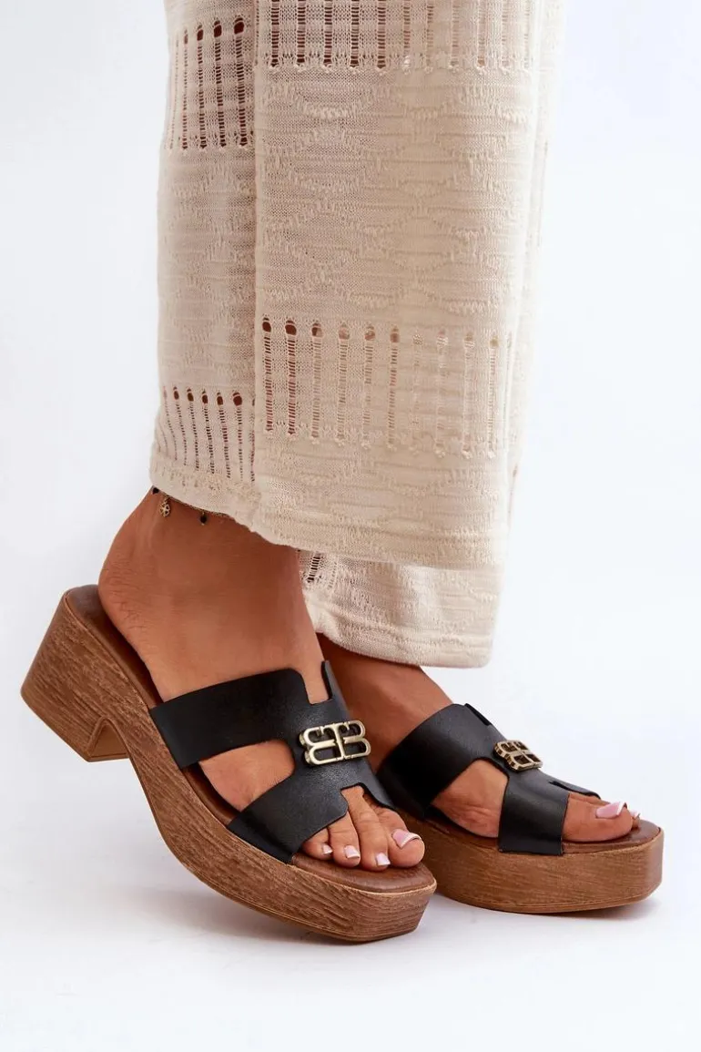 Zazoo 40412 Skórzane Eleganckie Klapki Damskie Ze Złotą Ozdobą Czarne