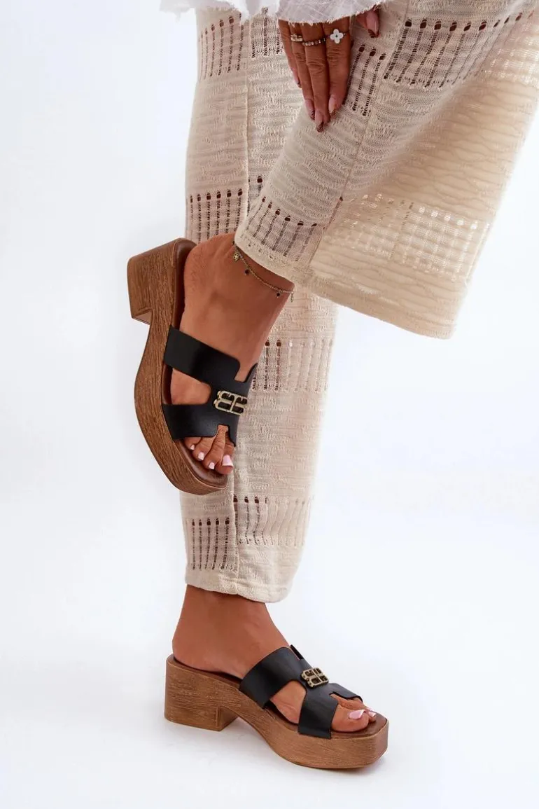 Zazoo 40412 Skórzane Eleganckie Klapki Damskie Ze Złotą Ozdobą Czarne